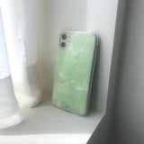 くすみグリーンスマホケース