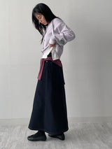 One-slit button tension t-shirt