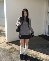 オフショルダーヘジーニット