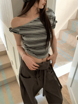 アンバルムドオフショルダーストライプクロップTシャツ