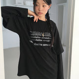 キレイレタリングオーバーフィットショートスリーブレイヤードロングスリーブTシャツ