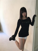 Cumen lettering lip neck slim long sleeve t-shirt