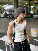Muscle fit side stitch sleeveless shirt