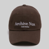 Nus. アーチボールキャップ（ブラウン）