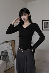 スリムVネックニットTシャツ