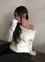 ファズ襟付きリブオフショルダースリット長袖ニット