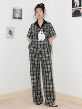 Rabbit pints and logo embroidered pajamas can be worn outside