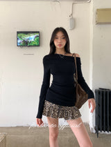 Black hole off-shoulder long-sleeved knitwear