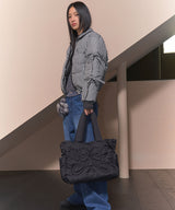 CUDDLE PADDED SHOULDER BAG (BLACK)_F24ZE913
