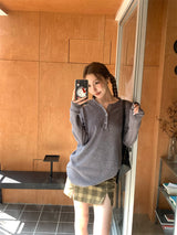 Round button waffle long-sleeved t-shirt