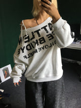 halter off-shoulder T-shirtoff-shoulder lettering sweatshirt