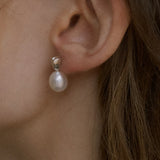 LEAF DROP PEARL EARRING (SILVER)