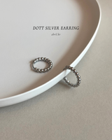 ドットシルバーピアス