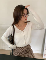 Creamy V-neck cardigan