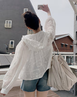 Shu hood lace blouse