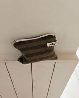 Two-tone terry flat pouch - brown , M size