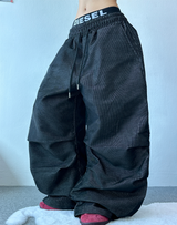 ステッチングポイントパラシュートデニムパンツ🖤