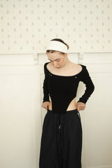 Eyelet side-cut tee (black)