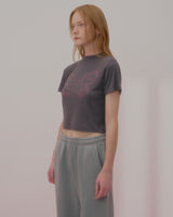 テキストバタフライクロップTシャツ-CHARCOAL