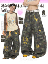 BETWEENAND Autumn-style patterned pants with star-shaped embossed beads, camouflage design; loose and casual long pants, cutlass-shaped pants