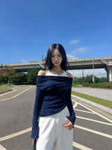 レイヤードシャーリングオフショルダーソリッドロングスリーブニットトップ (3 colors)