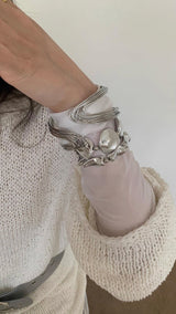 Metal line-silver stone bangle set