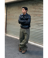 Curved diagonal cargo banding pants