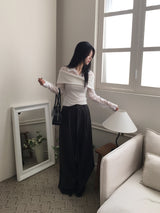 Off-shoulder knit shirt