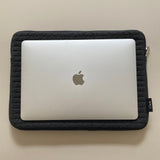 Clam タブレット＆ラップトップケース _ ソフトブラック (13 inch)