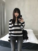 Stripe V-neck knitwear (one color)
