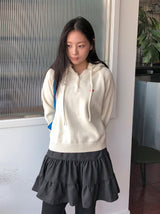 ヤンゲフリルボタンフードニット