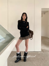 Black hole off-shoulder long-sleeved knitwear