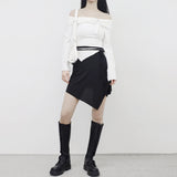 アヌオフショルダーバックルtシャツ