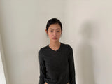slim v-neck knit top