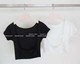 ホットガールバックレスクロップドTシャツ