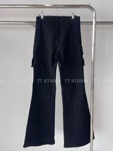 スタッズ付きブラックジーンズ