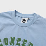 グリーンクラシックビッグロゴクルーネックスカイブルーショートスリーブTシャツ [Unisex]