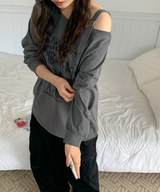 Yuto One Off-Shoulder T-Shirt