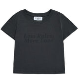 'LESS RULES MORE LOVE' クロップドTシャツ ダークグレー [WOMAN]