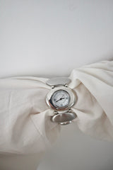 Oval bracelet watch 