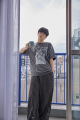QT8 x USA TAKUMA ザ キャットT (チャコール)