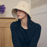 VA Stud Fleece Bonnet Hat / White