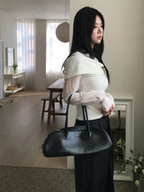 Off-shoulder knit shirt