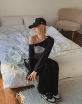 バターフルレタリングアンバランスオフショルダー長袖Tシャツ