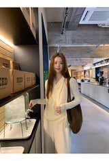 Flower brooch striped long-sleeved knit shirt
