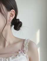 [VIVIZ ウナ Piercing] プレッツェル ハギーズ ピアス - Silver Color