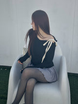 Uncut strap ribbed long-sleeved top