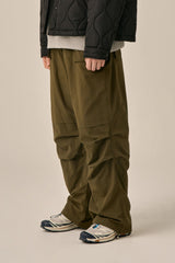 VOLUME POCKET PINTUCK PANTS - KHAKI