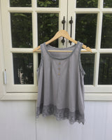 [MADE] Toyu Pintuck Frill Button Lace Sleeveless Top
