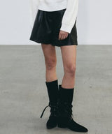 GLOSSY LEATHER BANDING SHORTS_CREAM